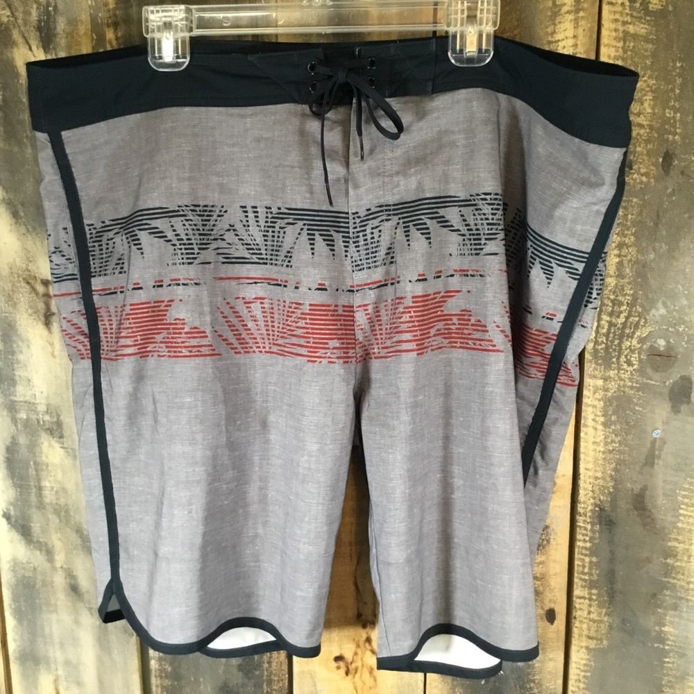 Travis Mathew swim trunks men’s size XL (40-42)